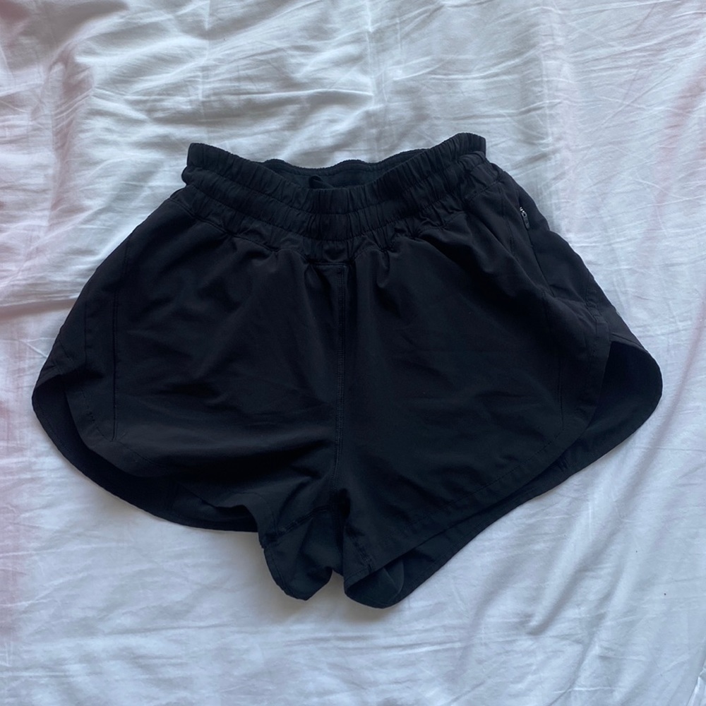 Lululemon track that 3inch, size 6